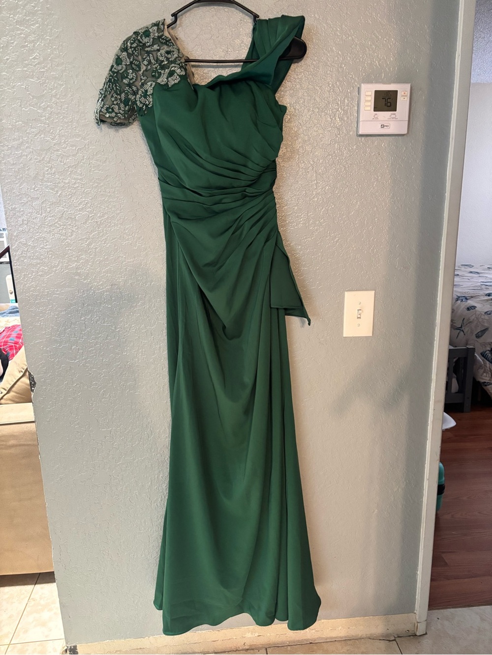 Elegant One-Shoulder Emerald Green Evening Dress